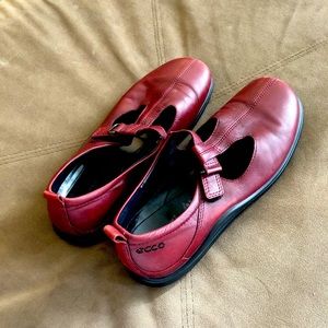 Ecco Mary Jane maroon size us 9 or eu 40 veg dyed